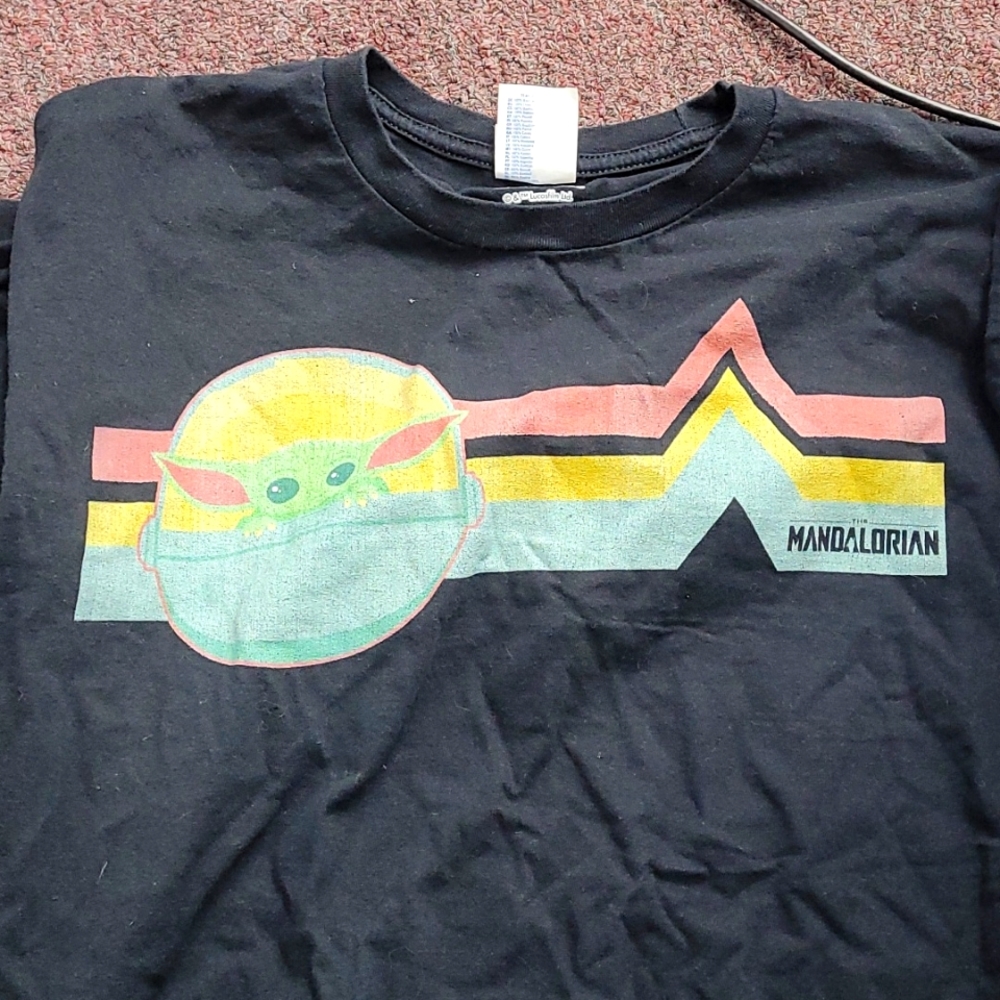 MADALORIAN STAR WARS T-SHIRTS VERY COOL VERY GOOD PRICE